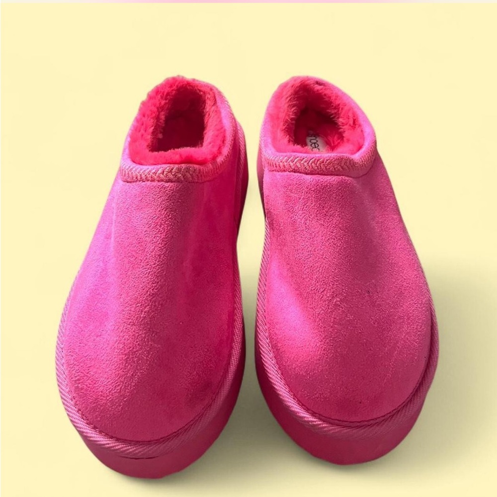 Shoe Dazzle Vibrant Pink Platform Shoes